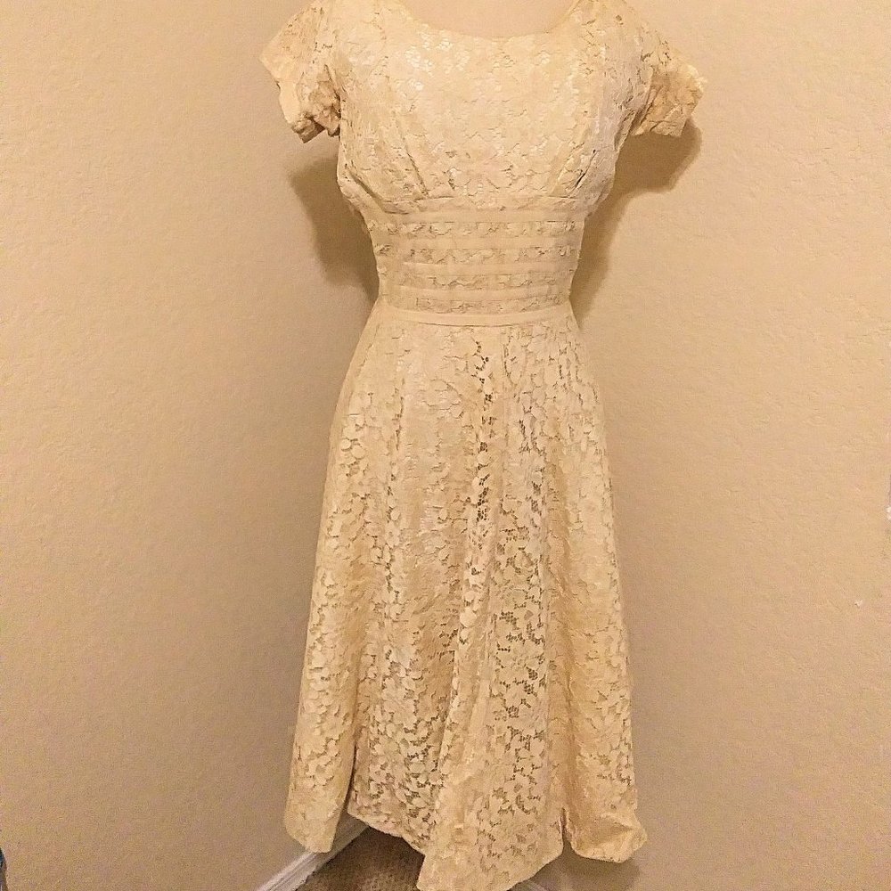 Vintage 1960s lace cream full skirt dress